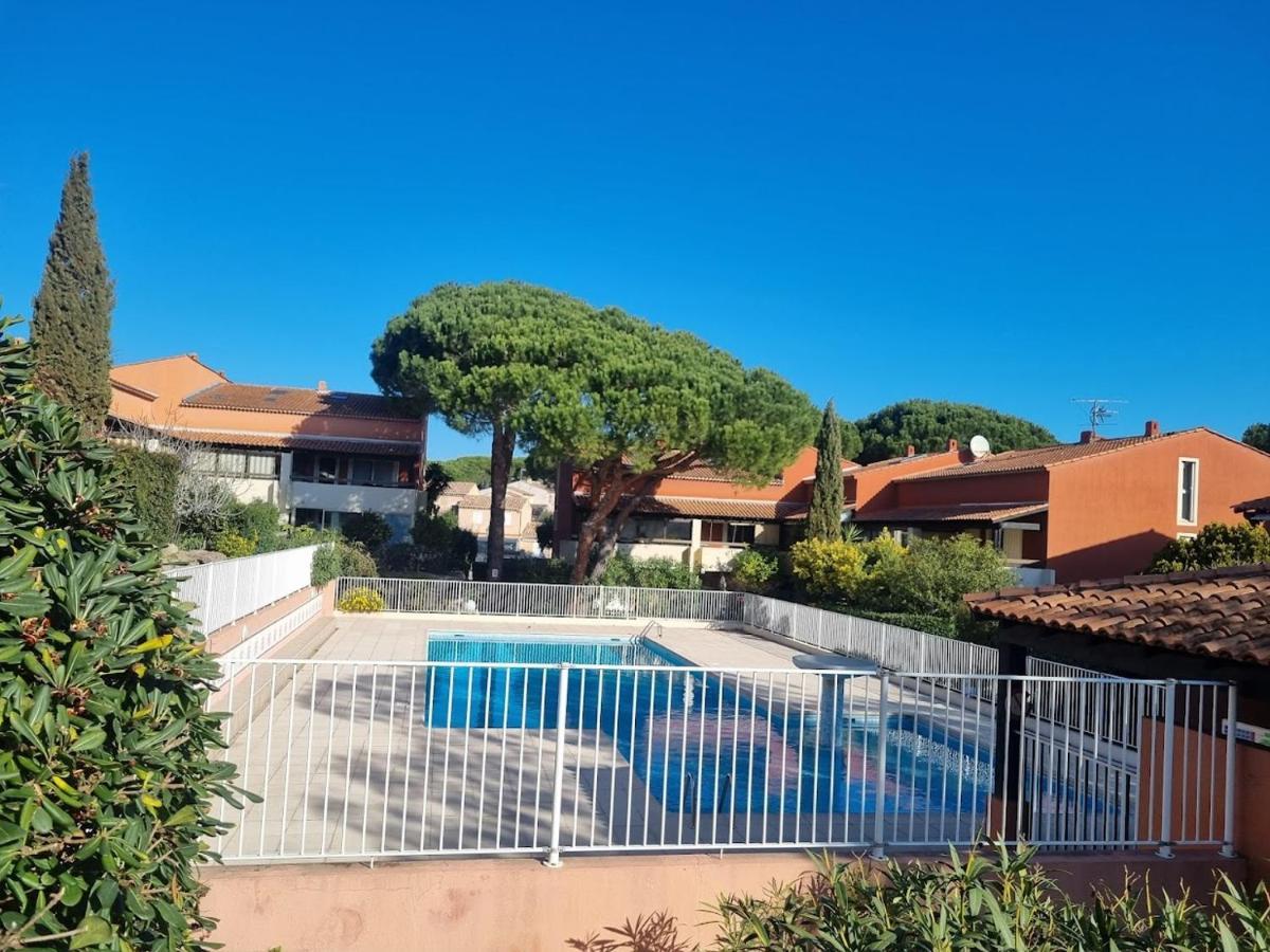 Charmant Studio Lumineux Avec Piscine Frejus Bagian luar foto